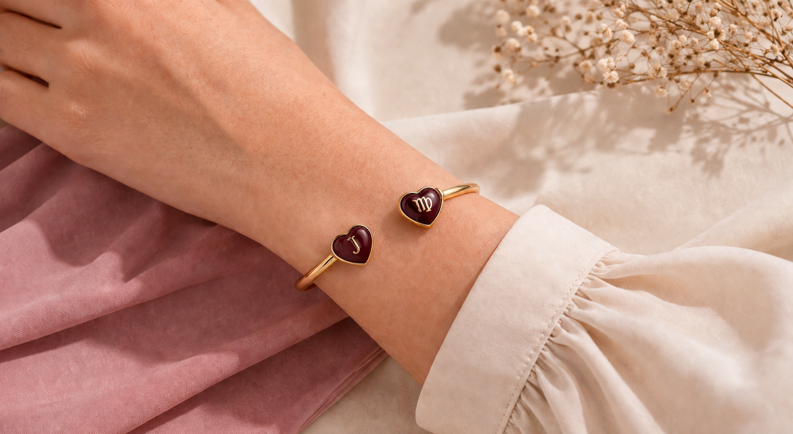 Brazalete personalizado baño de oro Brazalete personalizado en bronce con baño de oro e iniciales